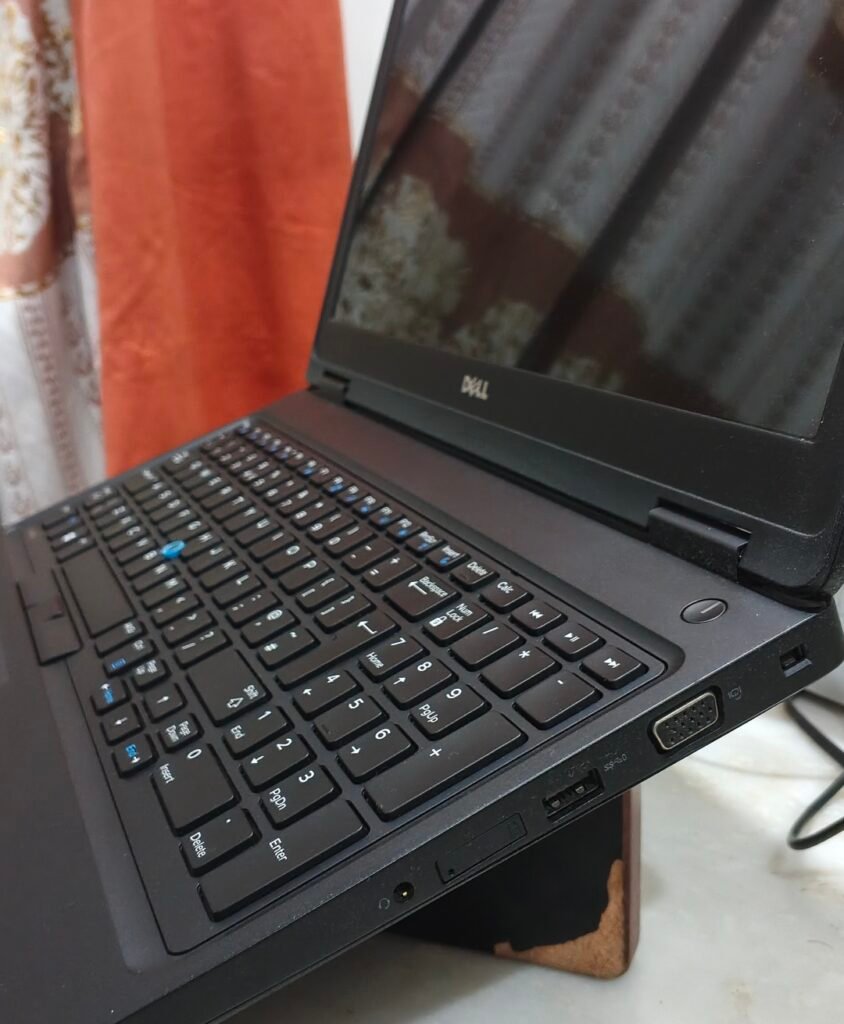Touch Laptop Dell Latitude 5580, Core i5 6th Gen HQ processor, 8/256GB - for sale in Park View City, Islamabad - photo 3