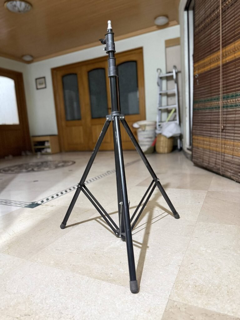 Godox TL-4 Tricolor 2-Light Studio Kit with Softboxes & Stands - photo 2