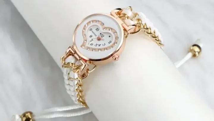 Heart Shaped Stylish Women’s Bracelet Wa...