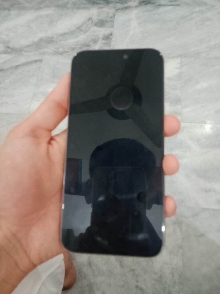 iPhone 15 pro max nonpta but sim working due to some glitch - photo 2