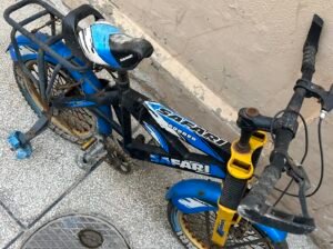 safari ki cycle hai tyres mein hawa bharni hai