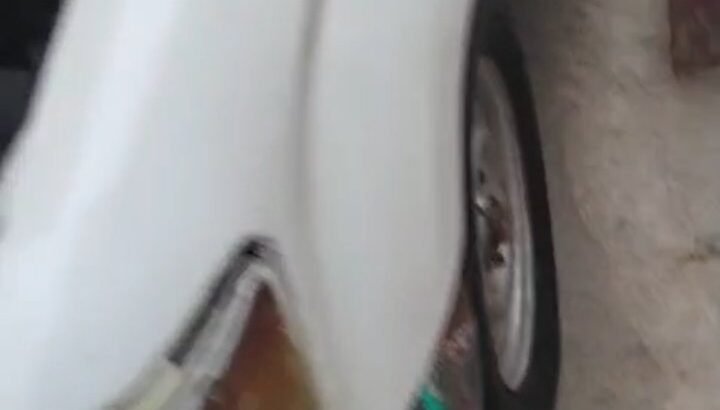 Toyota hilux model 2000 color whit kpk nmbr doable Saman ka sath door