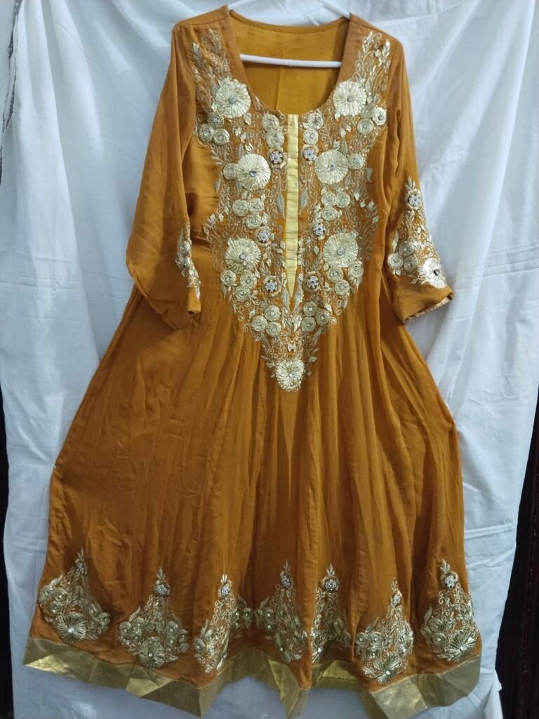 gotta work frock with good condition, can b used with two style - photo 3