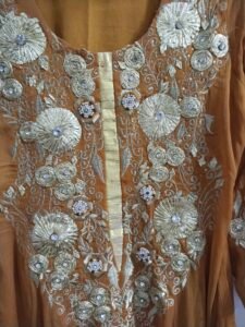 gotta work frock with good condition, can b used with two style