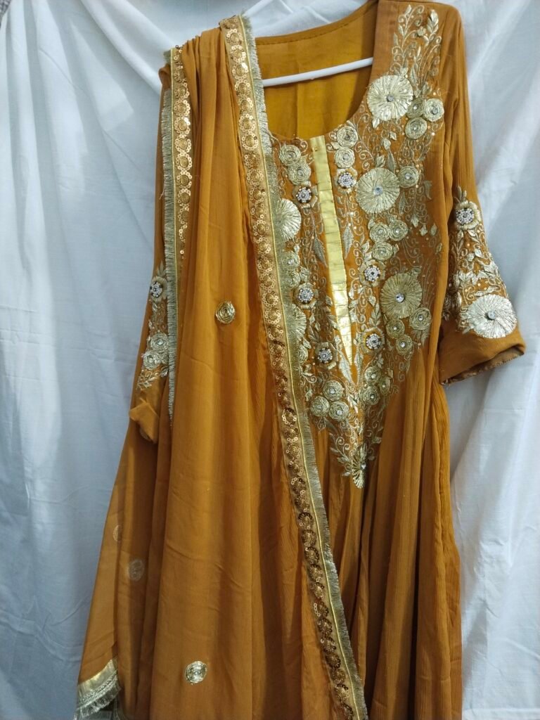 gotta work frock with good condition, can b used with two style - photo 4
