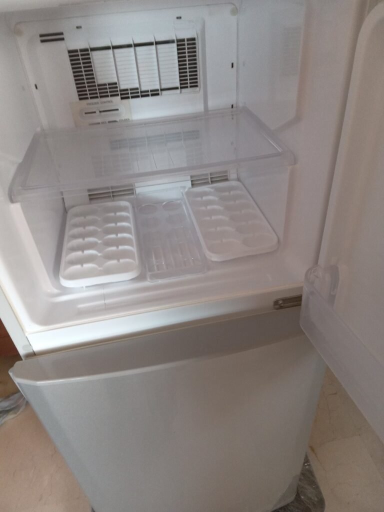 Mitsubishi bedroom fridge - Fridge & Freezers for sale in PECHS, Karachi - photo 2