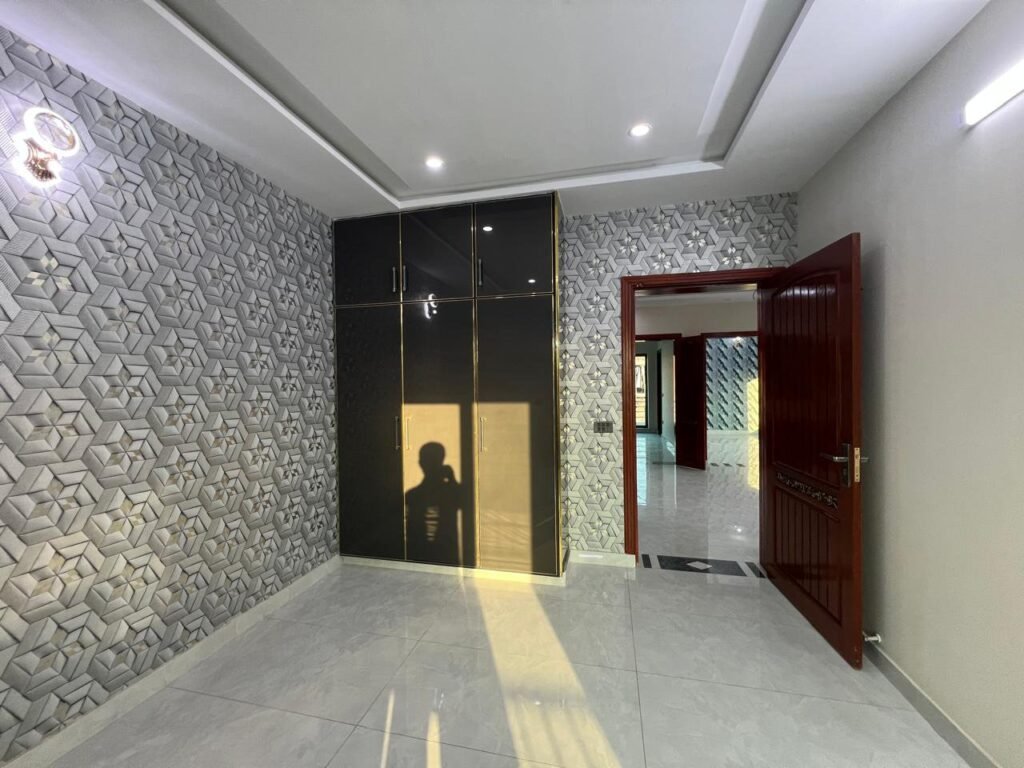 5.25 marla house for sale - Townhouses in Lahore - photo 8