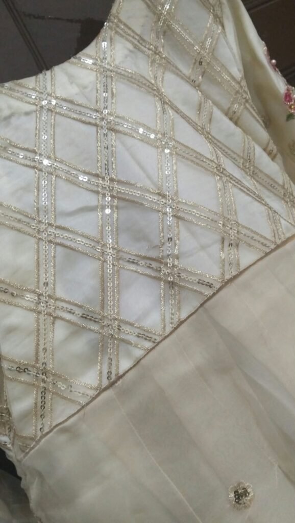 Used embroided suit for wedding functions price Rs.5000/= - Clothes for sale in Faisalabad - photo 2