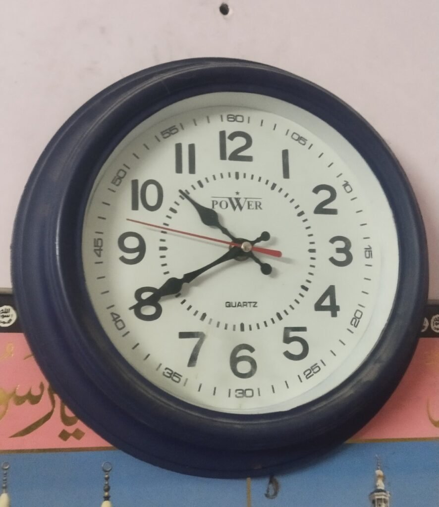 3 Beautiful Quartz Wall Clocks - photo 2