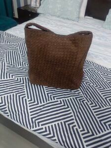 beautiful handbag just 1 time used condition 10/10,want to sale on ve