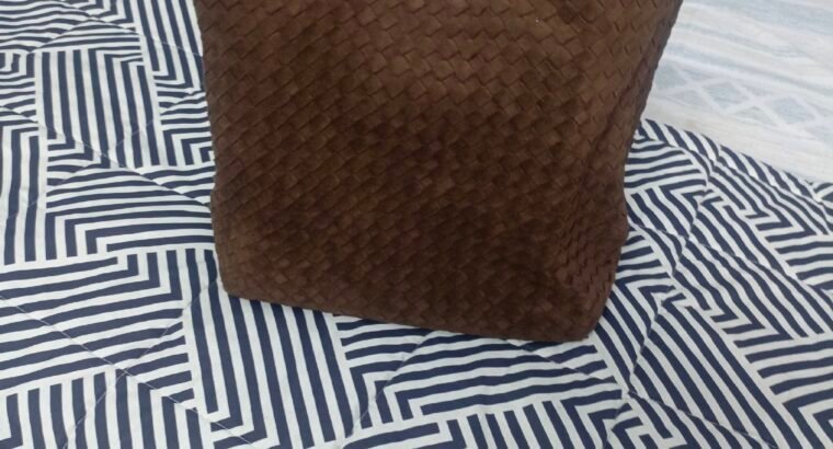 beautiful handbag just 1 time used condi...