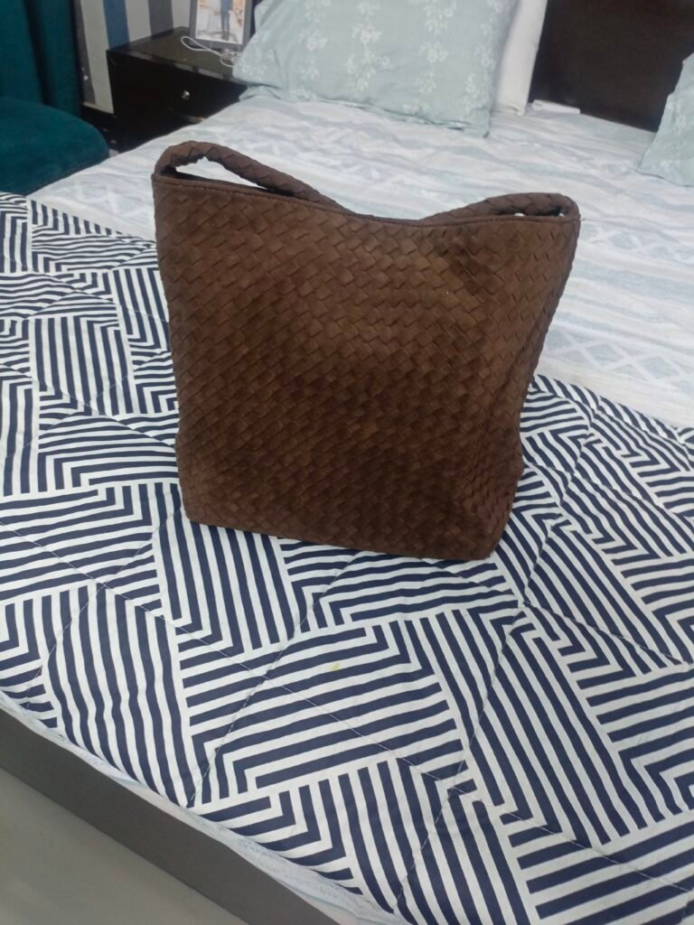 beautiful handbag just 1 time used condition 10/10,want to sale on ve - photo 1