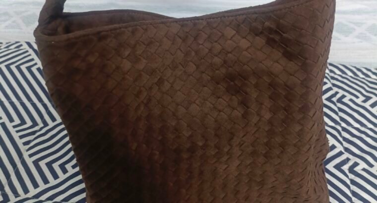 beautiful handbag just 1 time used condition 10/10,want to sale on ve