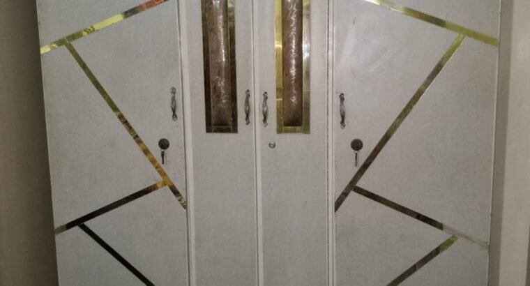 4 PC sele urgent h address korngi t industirl are karchi darlum k pas