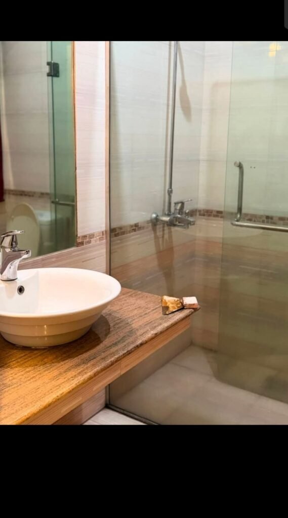 10 Marla fully furnished house for Sale in Dha Lahore - photo 8