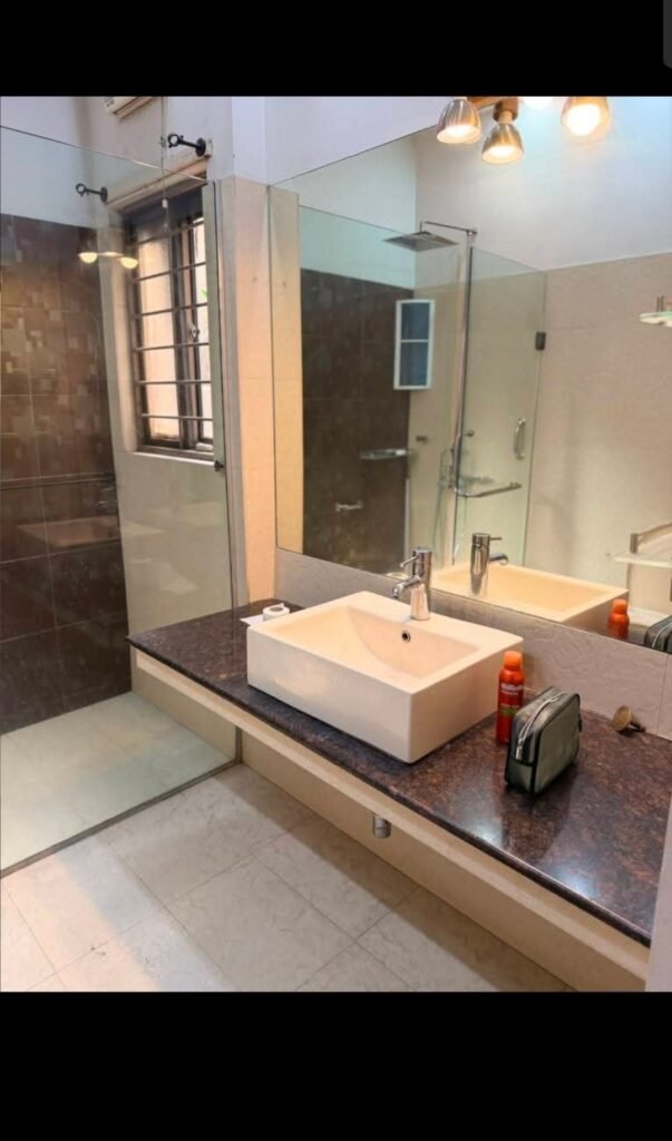10 Marla fully furnished house for Sale in Dha Lahore - photo 1
