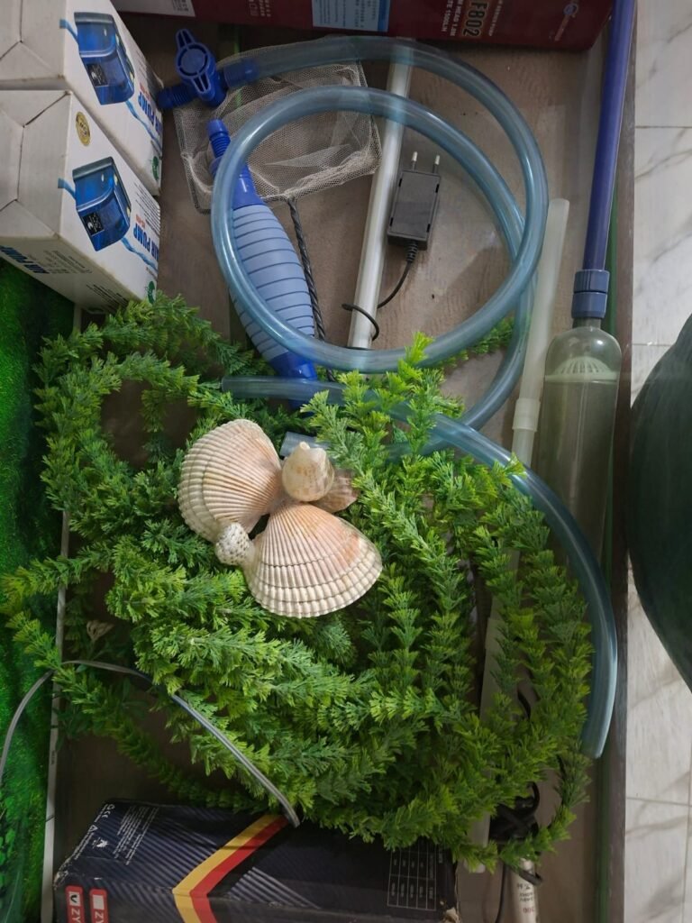 Fish Aquarium for sale with filters – 4 months used only - Fish & Aquariums in Gulistan-e-Jauhar Block 1, Karachi - photo 4